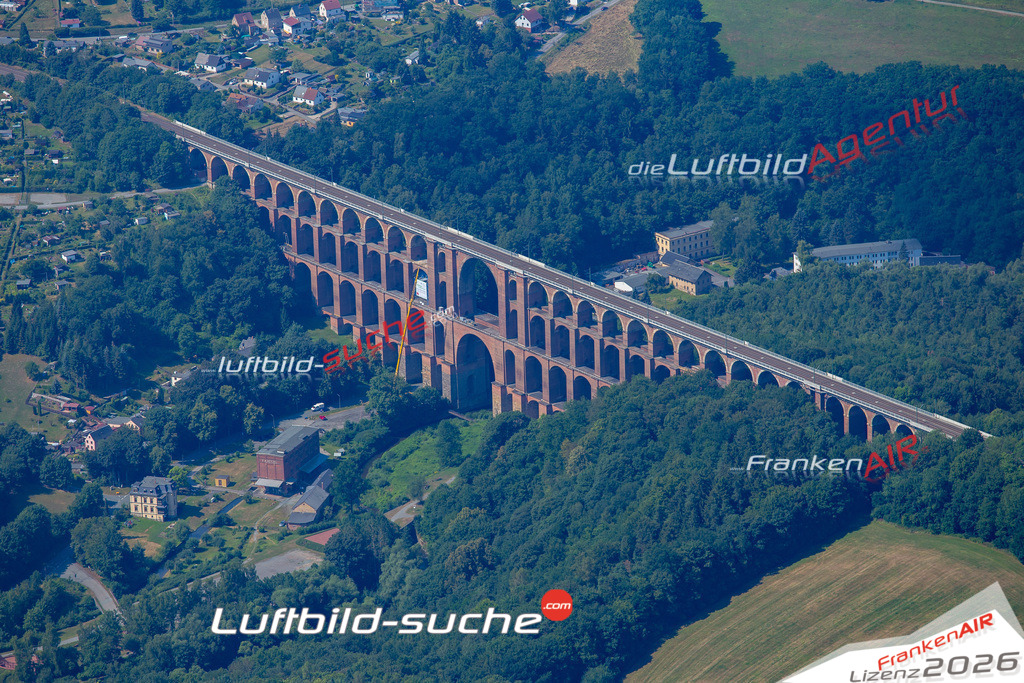 Das Luftbild der Stadt Goeltzschtal wurde 2018 vom Flugzeug heraus erstellt (keine Drohne) Aufnahmehöhe ca.400 Meter- hohe Auflösung für beste Druck-Qualität