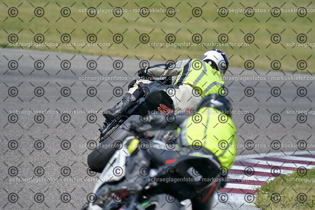26BT02-1913 | markuskiefer.com - Realisiert mit Pictrs.com