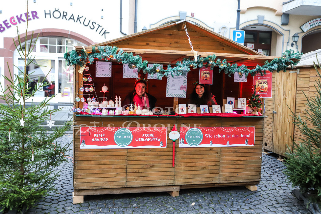 Weihnachtsmarkt Oberwesel 2022-1236 | Der Weihnachtsmarkt in Oberwesel ist jedes Jahr ein Publikumsmagnet. Wir bieten die schönsten Momente auf unseren Fotos. Kostenlos anschauen und online bestellen. - Realisiert mit Pictrs.com