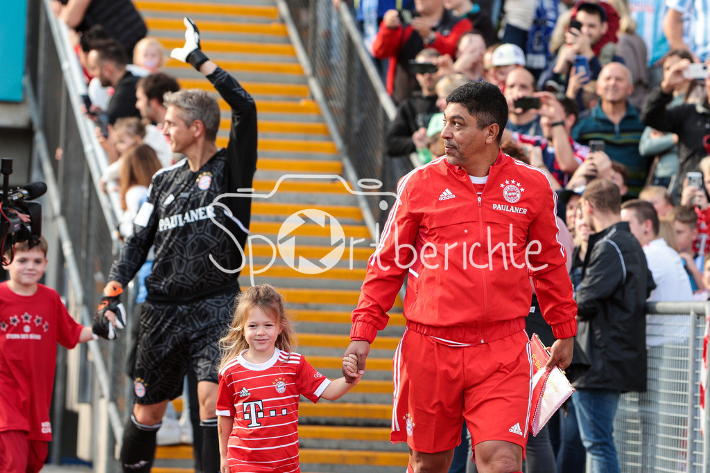 FC Bayern Muenchen - TSV 1860 Muenchen | Giovanne Elber (FCB #9) in Aktion