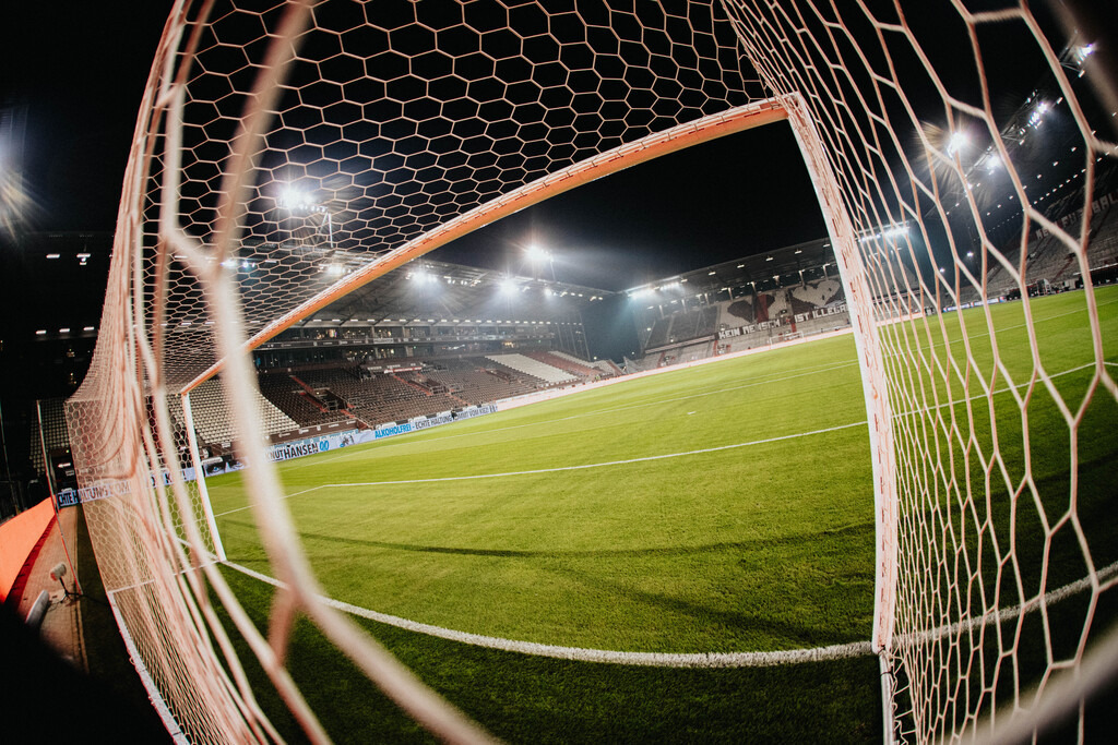IMG_3050 | Der offizielle Shop für FC St. Pauli Fotos. Wähle aus Spielszenen & Fanmomenten dein FCSP Wunschformat. Wir liefern Millerntor-Atmosphäre.