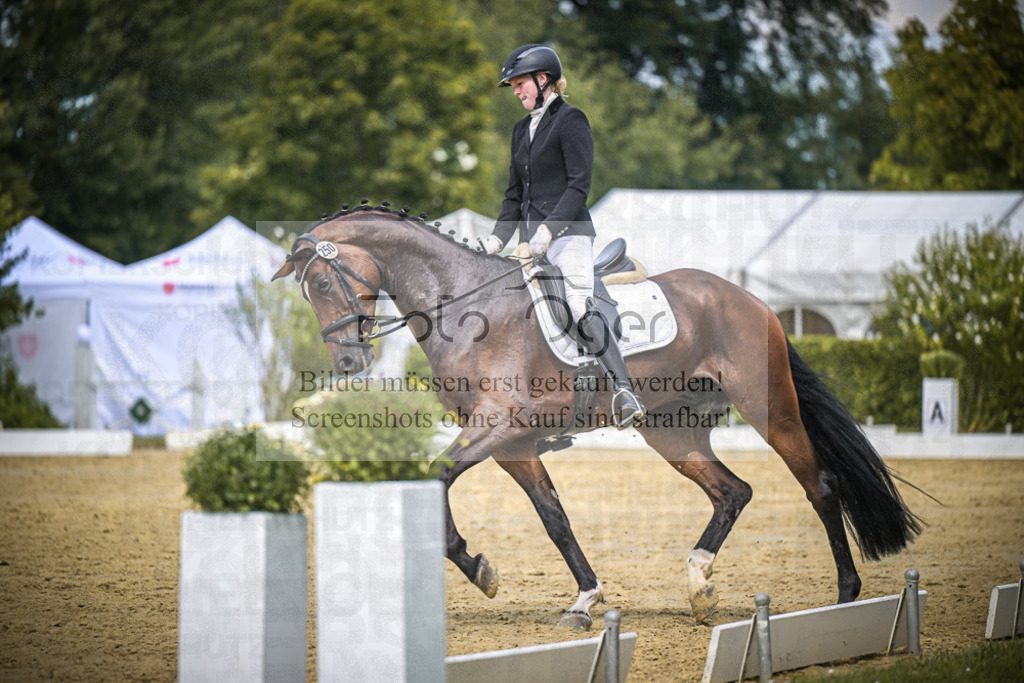 DOS_3288 | Entdecke hochwertige Reitturnierfotos von Foto Oger. Professionell, emotional und authentisch – jetzt Lieblingsmomente im Shop bestellen.Deutschlandweite Turnierfotografie. - Realisiert mit Pictrs.com