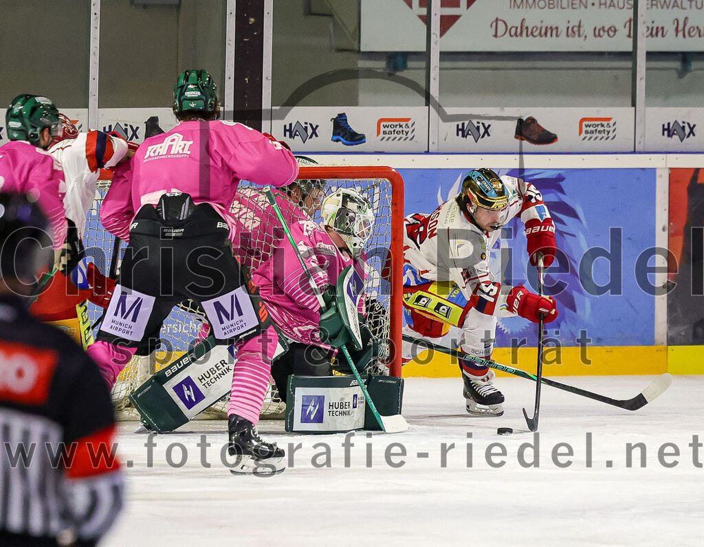 2025-10-24_125_TSV_Erding_gegen_Deggendorfer_SC | Erding, Deutschland, 24.10.2025:Eishockey, Oberliga Süd 2025 / 2026, 11. Spieltag, TSV Erding gegen Deggendorfer SC, Endergebnis: 2:4Torwart Leon Meder (Erding Gladiators, #39), Dylan Jackson (Deggendorfer SC, #15)Foto: Christian Riedel / fotografie-riedel.net