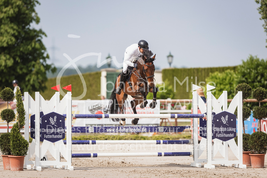 250531_MayDays_M2-Springen-537 | Deine schönsten Turniermomente als professionelle Fotos! Entdecke hochwertige Pferdesport-Fotografie im Online-Shop. Jetzt Fotos finden & bestellen!