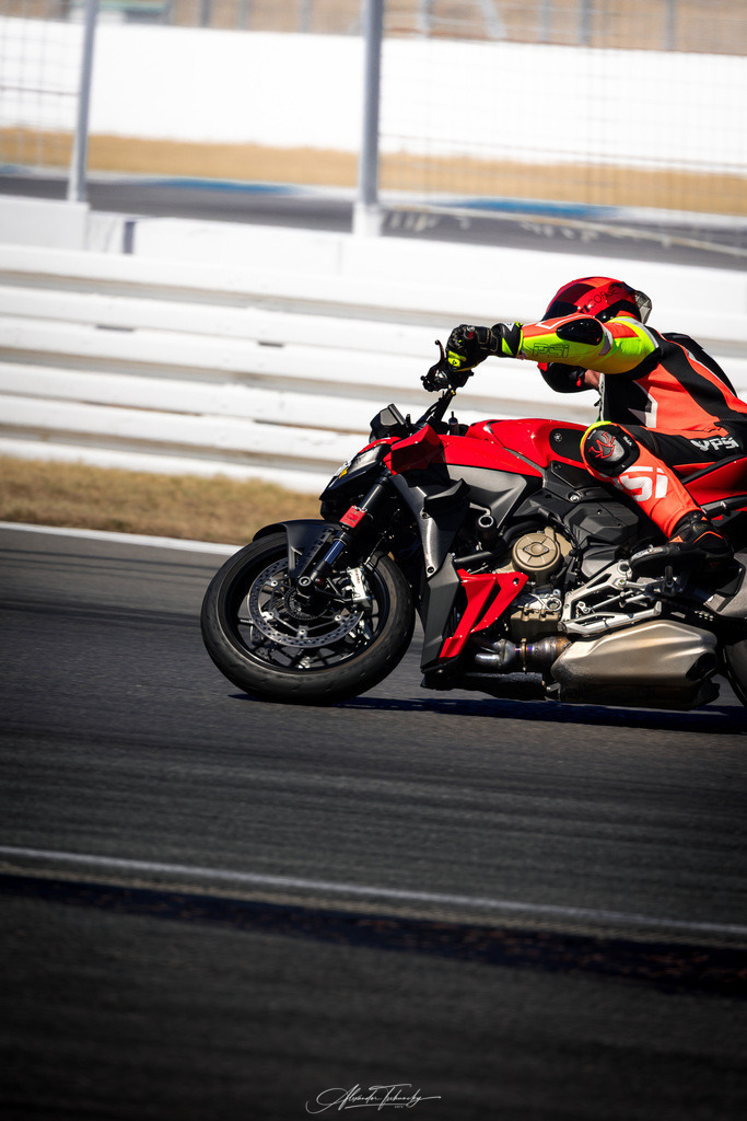 Ducati Trackday Hockenheimring 2026 | Entdecken Sie die faszinierende Welt von Alexander Tschuncky Arts: Kreative Fotografie, atemberaubende Automobilkunst und hochwertiger Bilderdruck. Lassen Sie sich inspirieren! - Realisiert mit Pictrs.com