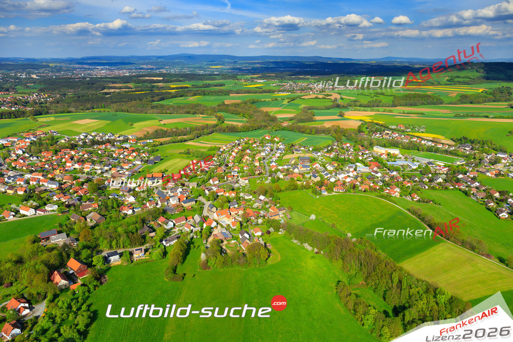 Die Luftaufnahme der Stadt Pittersdorf wurde vom UL-Flugzeug heraus erstellt ( keine Drohne )- hohe Auflösung für beste Qualität