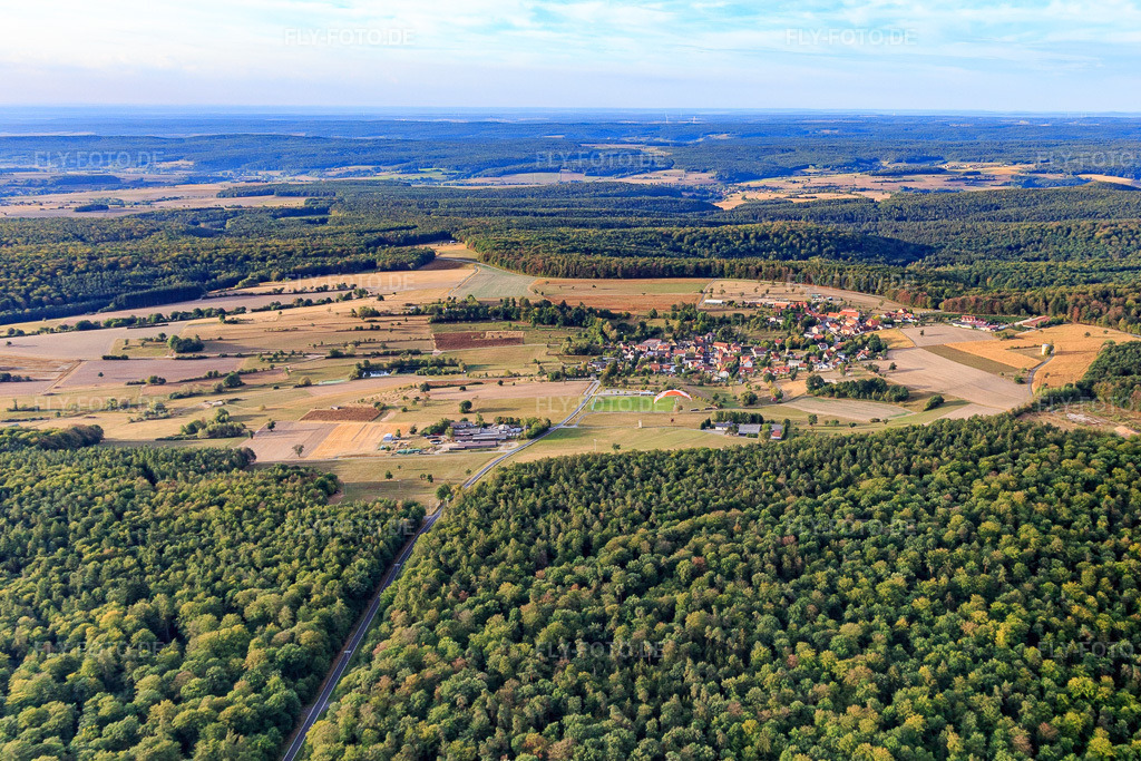 Luftbild: Dorfansicht aus Norden im Ortsteil Fatschenbrunn in Oberaurach im Bundesland Bayern in Deutschland. Foto: IMG_111158.jpg vom 09.09.2018 durch Werner Riehm/FLY-FOTO.de
