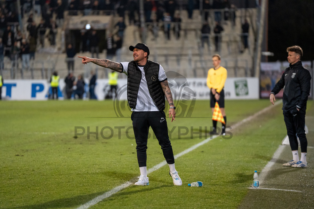 SG Sonnenhof Grossaspach vs. SSV Ulm 1846 Fussball, Fussball, WFV-Pokal, Viertelfinale, 01.04.2026 | Pascal Reinhardt (Trainer SG Sonnenhof Großaspach) feuert seine Truppe an,SG Sonnenhof Grossaspach vs. SSV Ulm 1846 Fussball, Fussball, WFV-Pokal, Viertelfinale, 01.04.2026