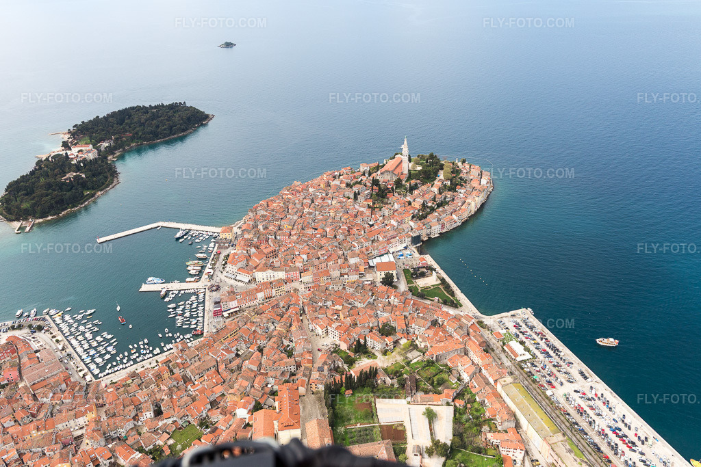 Aerial view: View of the town in Rovinj in the state Gespanschaft Istrien, Croatia. – Photo: IMG_105977.jpg taken on 04/13/2018 by Werner Riehm/FLY-FOTO.com – Resolution of the original: 5472 x 3648 px