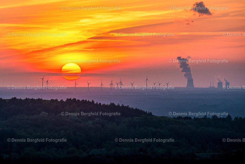 Sonnenuntergang Lingen | Entdecken Sie Natur, Makro und Tierfotografie von Dennis Bergfeld.Besondere Momente und Details der Natur, hochwertig als Foto und Wandbild erhältlich. - Realisiert mit Pictrs.com