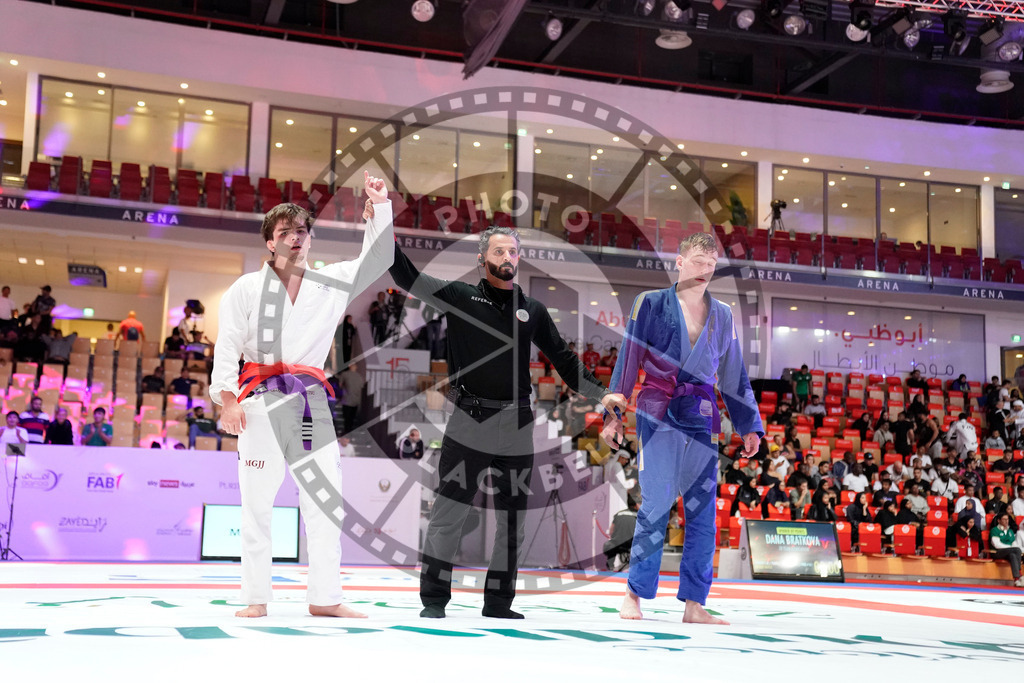 20231109PBB6537 | Fighters compete during the AJP World Professional Championship in the Mubadala Arena in Abu Dhabi, Arab United Emirates, on November 9, 2023.