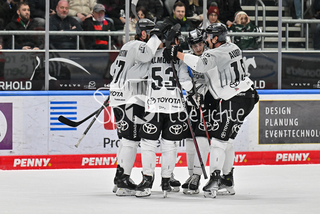 Augsburger Panther - Kölner Haie | Grenzeloser Jubel der Haie nach dem Treffer zum 4-3 durch Brady AUSTIN (Koelner Haie #57) / Tor / Torschuetze / Freude / Happy / DEL: Augsburger Panther - Koelner Haie, Curt Frenzel Stadion am 02.03.2025