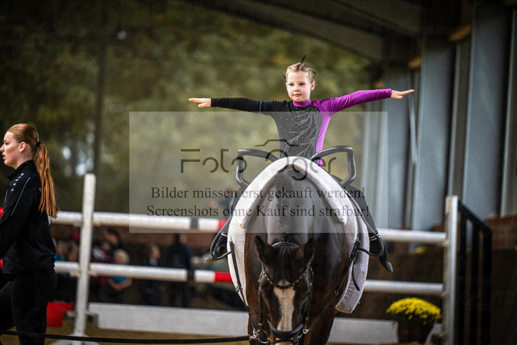 DOS_0045 | Entdecke hochwertige Reitturnierfotos von Foto Oger. Professionell, emotional und authentisch – jetzt Lieblingsmomente im Shop bestellen.Deutschlandweite Turnierfotografie. - Realisiert mit Pictrs.com
