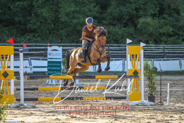DKP45229 | Turnierfotos kaufen im Webshop von Daniel Kuhl Photography – entdecke professionelle Reitsportfotos aus Turnieren & Events. Hochwertige Turnierbilder online bestellen & sichern. Jetzt Fotos von Reitsportturnieren kaufen!