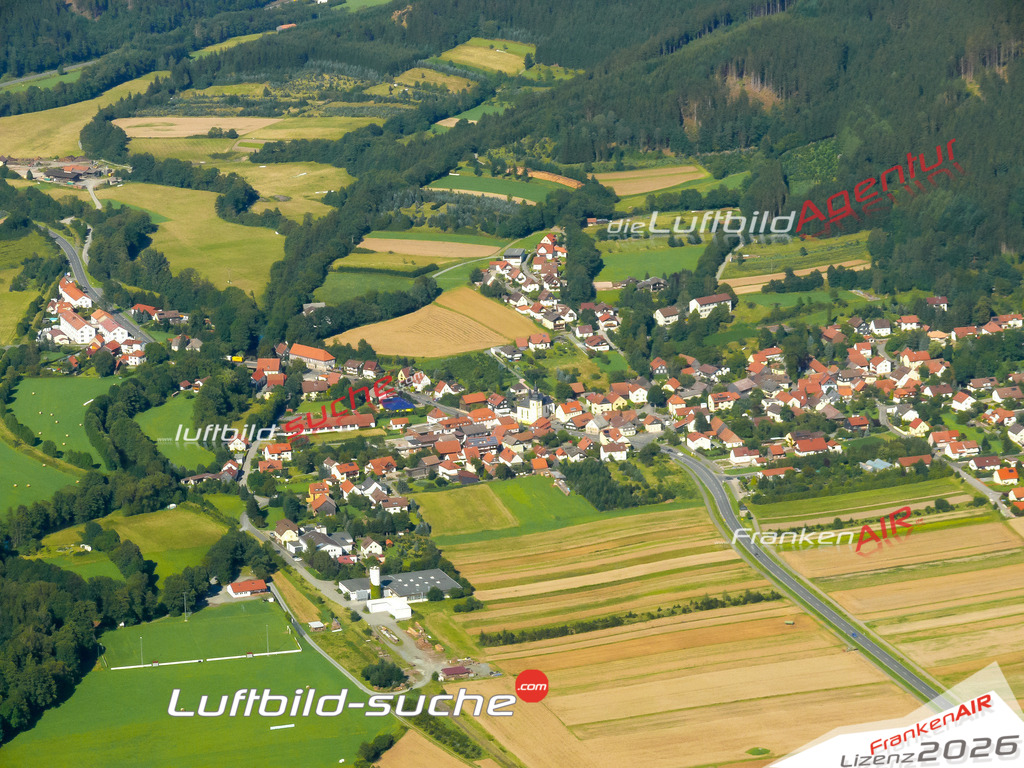 Die Luftaufnahme Zeyern - Marktrodach wurde vom UL-Flugzeug (keine Drohne) aus fotografiert.Hohe Druck- Auflösung-die Geschenkidee!