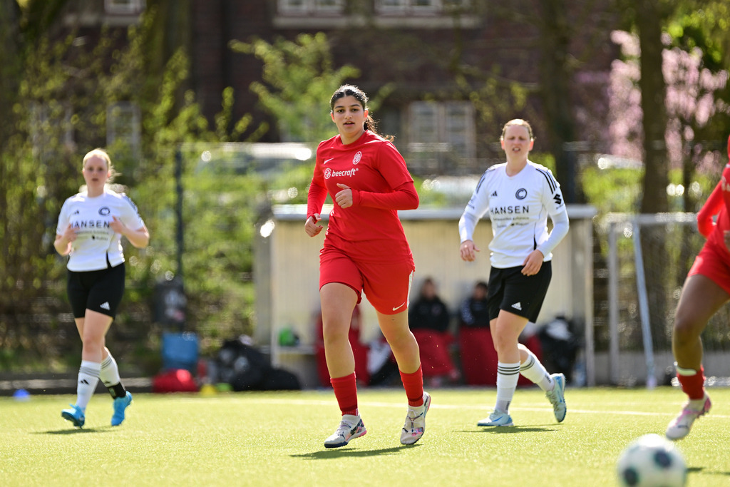 Fußball I Frauen I Saison 2024-2025 I Oberliga Hamburg I 19. Spieltag I ETV Hamburg - SC Concordia | Der Sportfotograf. - Realisiert mit Pictrs.com