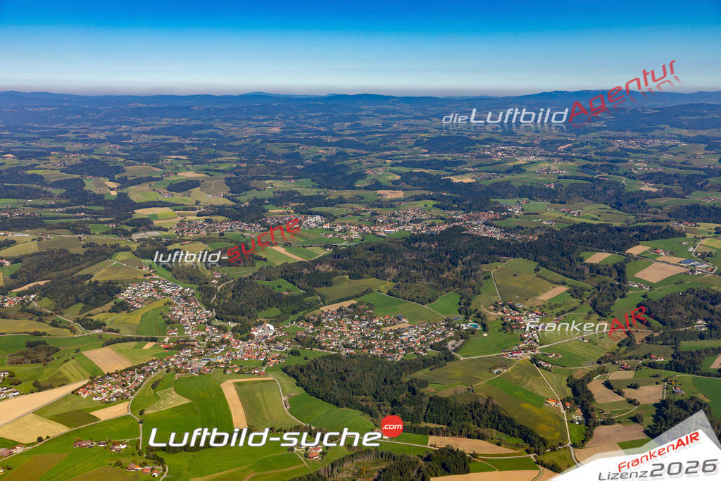 Die Luftaufnahme Haselbach - Tiefenbach wurde 2021 mittels Flugzeug (keine Drohne) erstellt. Hohe Auflösung -für große Poster und Wandbilder geeignet!