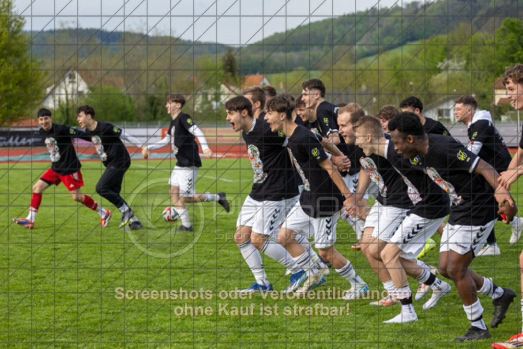 20250426_175850_0738 | #, SGM 1.FC Donzdorf/Reichenbach (weiß) vs. SGM FV 08 Unterkochen (blau), Fussball, A-Junioren Regionenstaffel Mitte 3 - WfV, Saison 2024/2025, Rasenplatz, Lautertal Stadion, Süßener Straße 16, 73072 Donzdorf, 26.04.2025 - 16:00 Uhr,Foto: PhotoPeet-Sportfotografie/Peter Harich