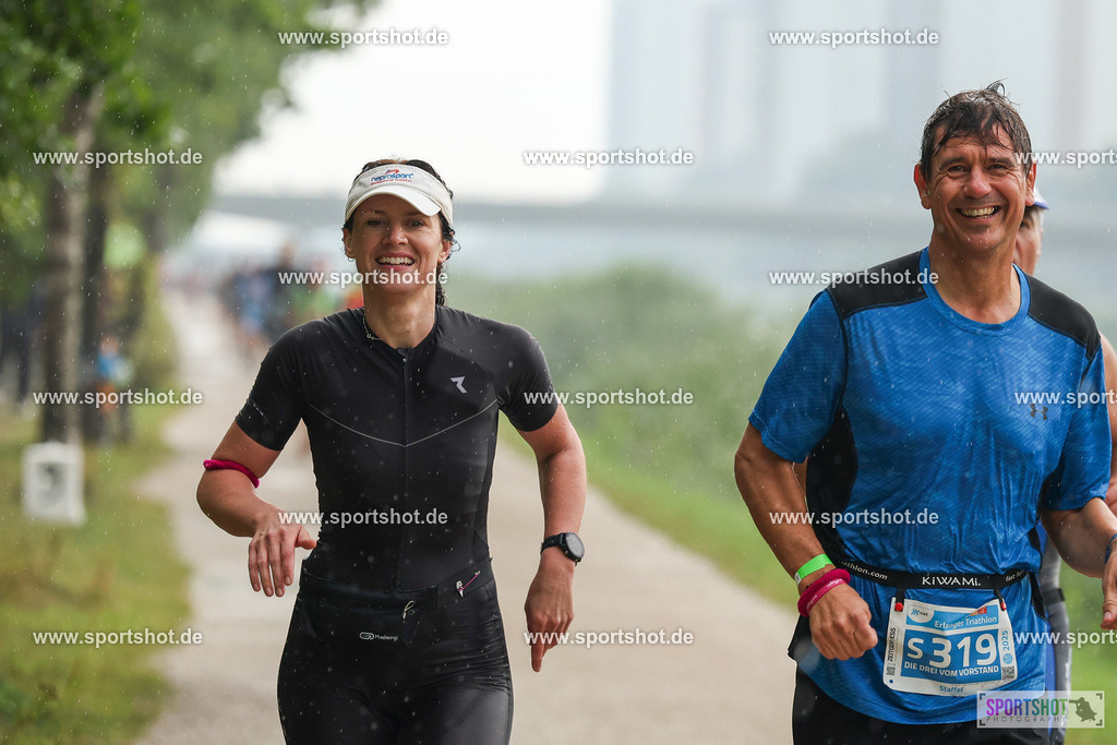 LUR_1282 | 34. M-net Erlanger Triathlon 2025 #erlangertriathlon  #mnettriathlon2025 #mnettriathlon #team #olympischedistanz #mitteldistanz #triathlon #maindonaukanal  #erlangertriathlon2025 #yourpictrs #tv1848 #tv1848erlangen  #triathlonbayern #sportinerlangen #demsportverbunden #sportshot_your_pictrs Copyright: www.sportshot.de