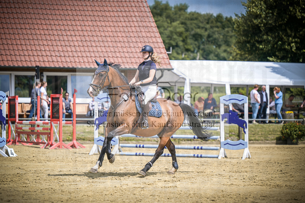 DOS_7026 | Entdecke hochwertige Reitturnierfotos von Foto Oger. Professionell, emotional und authentisch – jetzt Lieblingsmomente im Shop bestellen.Deutschlandweite Turnierfotografie. - Realisiert mit Pictrs.com