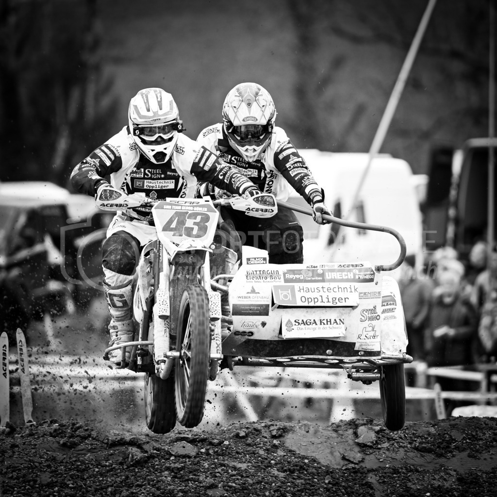 Motocross Schlatt bei Winterthur - 30. April 2023 | #43 Gloor Ronny / Lenherr Andreas aus Menziken (CH) auf KTM in der Kategorie Seitenwagen am Motocross Schlatt bei Winterthur, 30. April 2023. 
Instagram: @mx_schlatt | @mc_wila | @sam_schweiz
Bild: Sportfotografie Markus Aeschimann | www.markus-aeschimann.ch - Realisiert mit Pictrs.com