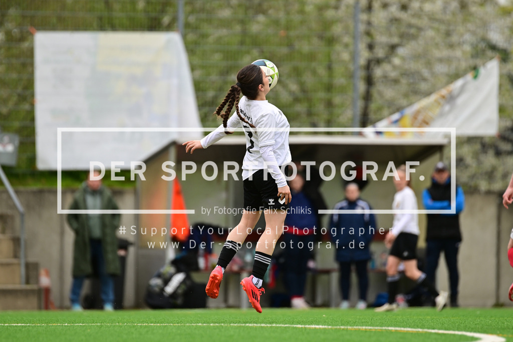 Fußball I Frauen I Saison 2025-2026 I Bezirksliga I 21. Spieltag I Harburger TB - Rahlstedter SC I 166636 | Der Sportfotograf. - Realisiert mit Pictrs.com