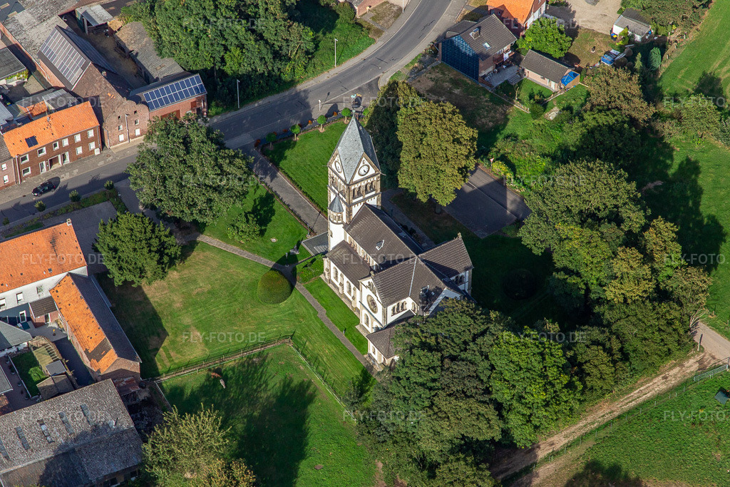 Luftbild: St. Josef im Ortsteil Laffeld in Heinsberg im Bundesland Nordrhein-Westfalen in Deutschland. Foto: IMG_143285.jpg vom 07.09.2024 durch Werner Riehm/FLY-FOTO.de