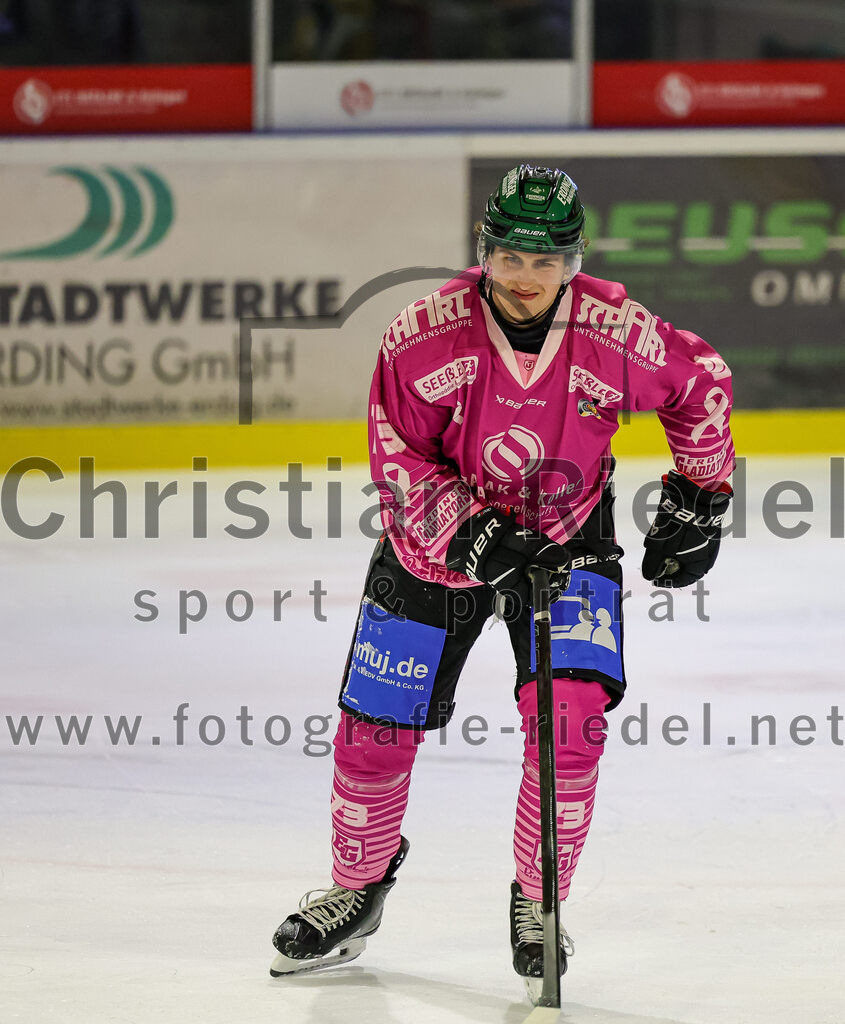 2025-10-28_150_TSV_Erding_gegen_Toelzer_Loewen | Erding, Deutschland, 28.10.2025:Eishockey, Oberliga Süd 2025 / 2026, 13. Spieltag, TSV Erding gegen Tölzer Löwen, Endergebnis: 2:5Pascal Steck (Erding Gladiators, #73)Foto: Christian Riedel / fotografie-riedel.net