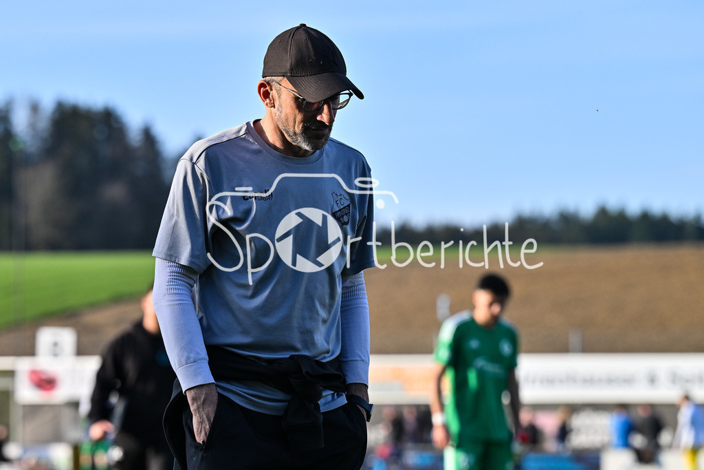 FC Pipinsried - TSV Grünwald | im Bild Josef STEINBERGER Trainer FC Pipinsried / Einzelfoto / Freisteller / Bayernliga Sued: FC Pipinsried - TSV Gruenwald, Kuechenstadel Arena am 11.04.2025