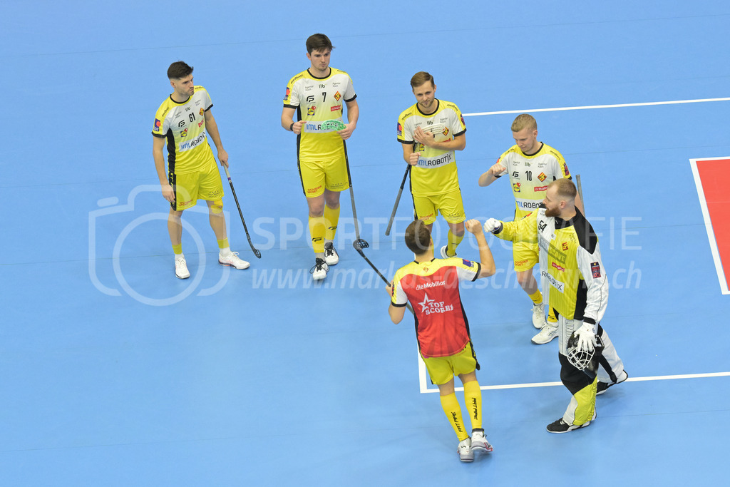 Zug United vs HC Rychenberg - 22. February 2025 | Zug United vs HC RychenbergSporthalle Wankdorf, BernStarting Six mit Nico Mutter (#61 HC Rychenberg Winterthur), Levin Conrad (#7 HC Rychenberg Winterthur), Johan Larsson (#5 HC Rychenberg Winterthur), Manuel Maurer (#11 HC Rychenberg Winterthur), Markus Lindgjerdet (#10 HC Rychenberg Winterthur) und Nicolas Schüpbach (#54 HC Rychenberg Winterthur).Bild: Sportfotografie Markus Aeschimann | www.markus-aeschimann.ch - Realisiert mit Pictrs.com