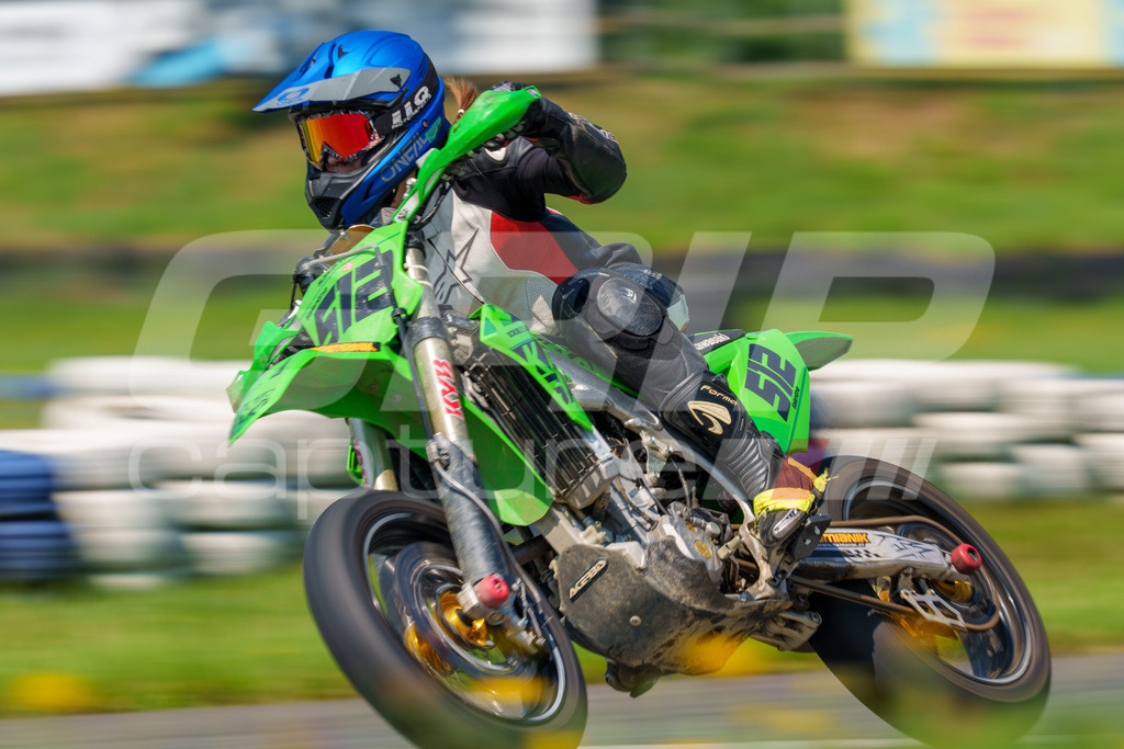G-Cup + Supermoto Staatsmeisterschaft + Hungarian Supermoto Championship | GRIPcapture steht für authentische Sportfotografie in Österreich – für Momente, die mehr sind als Geschwindigkeit oder Ergebnis. Es geht um Emotion, Spannung, Fokus und den Augenblick, der oft nur einen Wimpernschlag dauert.Ob Motorsport, Teamsport oder 