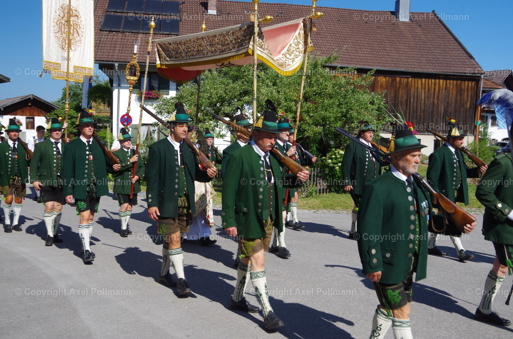 IMGP5383 | fotografiert von Axel PollmannLeonhardi Wallfahrt Benediktbeuern und Murnau, Fronleichnam, Fasching, Landschaft im Loisachtal und Benediktbeuern  - Realisiert mit Pictrs.com
