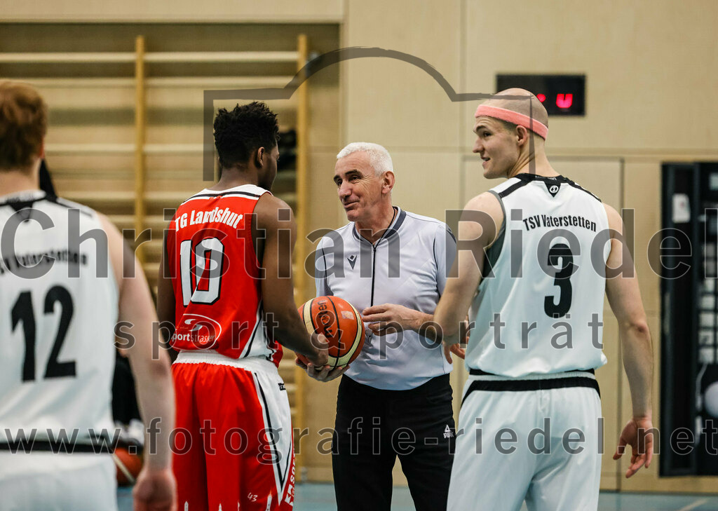 2022-12-03_012_TSV_Vaterstetten_gegen_TG_Landshut | Vaterstetten, Deutschland, 03.12.2022:
Basketball, Bayernliga Herren Südost 2022 / 2023, 7. Spieltag, TSV Vaterstetten gegen TG Landshut, Endergebnis: 71:78

 (TG Landshut, #10), F. Sutur (TSV Vaterstetten, #3)

Foto: Christian Riedel / fotografie-riedel.net