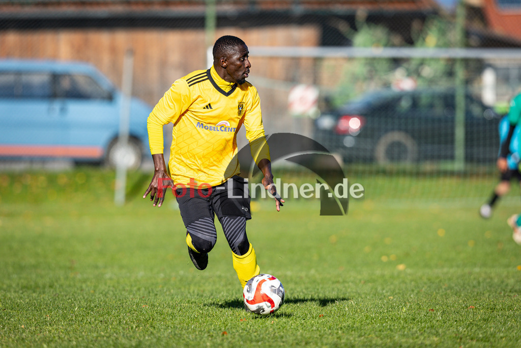 SV Wessobrunn-Haid gegen TSV Schongau | Fußball Herren A-Klasse Gruppe 8 Zugspitze 2025/26 13. Spieltag, SV Wessobrunn-Haid gegen TSV Schongau, 20251026,Hassan BAH (TSV Schongau 16) in Aktion,2025-10-26 in Wessobrunn (Sportplatz Wessobrunn), Hassan BAH (TSV Schongau 16)Copyright: WolfgangxLindner www.foto-lindner.de