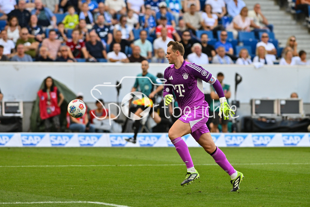 TSG 1899 Hoffenheim - FC Bayern München | Im Bild Manuel NEUER (FC Bayern Muenchen 1) der einem Ball nacheilt / Einzelfoto / Freisteller / Bundesliga: TSG 1899 Hoffenheim - FC Bayern München; PreZero-Arena am 20.09.2025 / DFL REGULATIONS PROHIBIT ANY USE OF PHOTOGRAPHS AS IMAGE SEQUENCES AND/OR QUASI-VIDEO