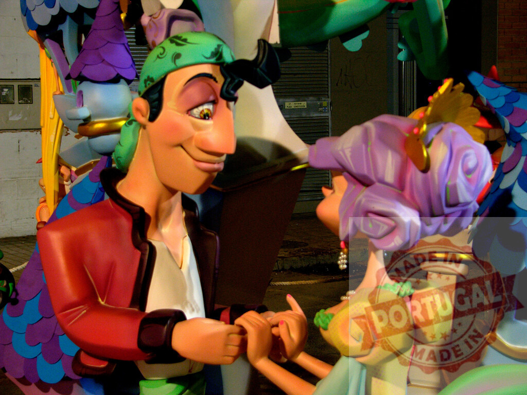 Colorful Fallas ninots figures during Valencia festival. Fallas Fiestas Communidad Valenciana | Sculpted ninots figures portraying a couple at the traditional Fallas festival - Realisiert mit Pictrs.com