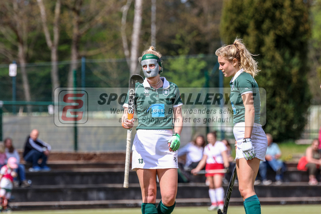 MJ_2023-04-22 - F - HTCU - TSV-56 | Carolin Hoffmann (Uhlenhorst Mülheim #13), Uhlenhorst Mülheim - TSV Mannheim am 22.4.2023 im Waldstadion, Mülheim a. d. Ruhr