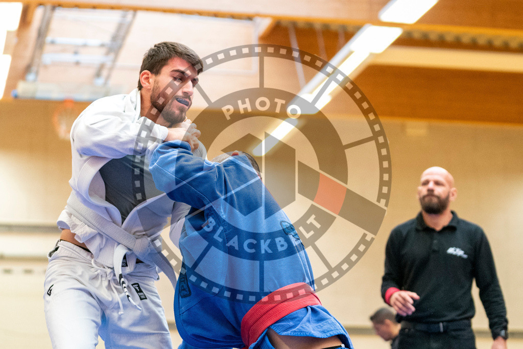 20231118PBB11786 | Fighters compete during the AJP Tour 600 Frankfurt Championship in Frankfurt/Main, Germany, on November 18, 2023.
