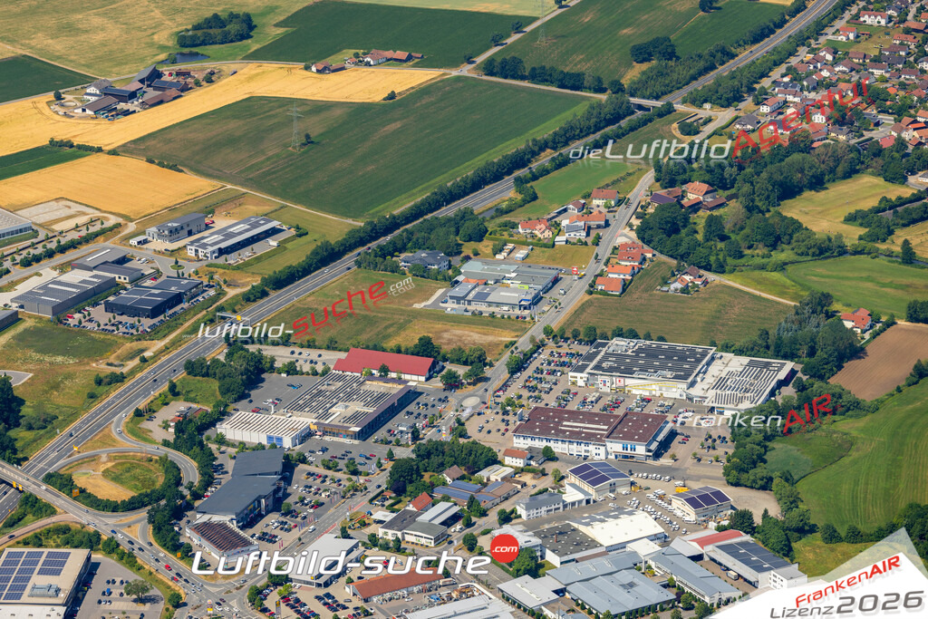 Das Luftbild zeigt : Janahof Cham - Die Luftaufnahme wurde 2023 vom UL-Flugzeug aus erstellt ( keine Drohne ) - Hochauflösende Luftaufnahme - Für grossformatige Ausdrucke geeignet. Die Geschenkidee !Mit Lizenz und Bildrechte bestellbar