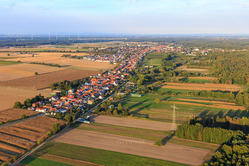 Luftbild: Saarstraße aus Westen in Kandel im Bundesland Rheinland-Pfalz in Deutschland. Foto: IMG_111863.jpg vom 16.09.2018 durch Werner Riehm/FLY-FOTO.de