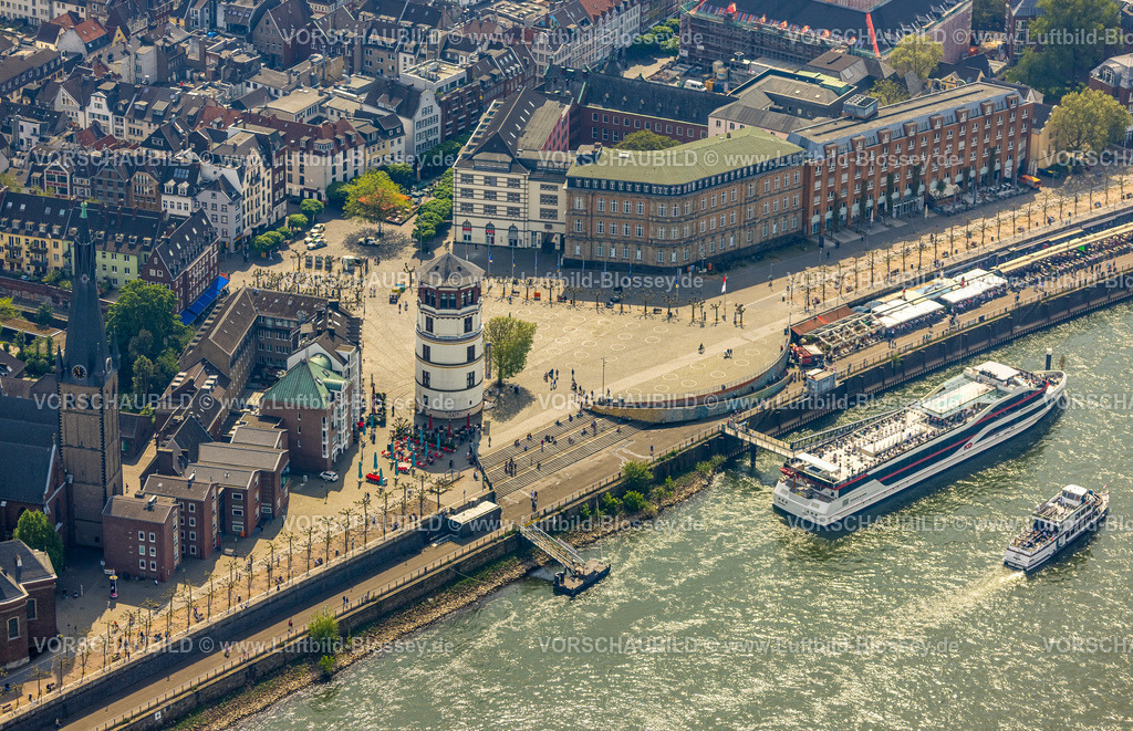 Duesseldorf240500834 | Luftbild, Altstadt Burgplatz mit Rheinpromenade, Burgturm mit Schifffahrtsmuseum, Ausflugsschiff und Anlegestelle auf dem Fluss Rhein, Altstadt, Düsseldorf, Rheinland, Nordrhein-Westfalen, Deutschland