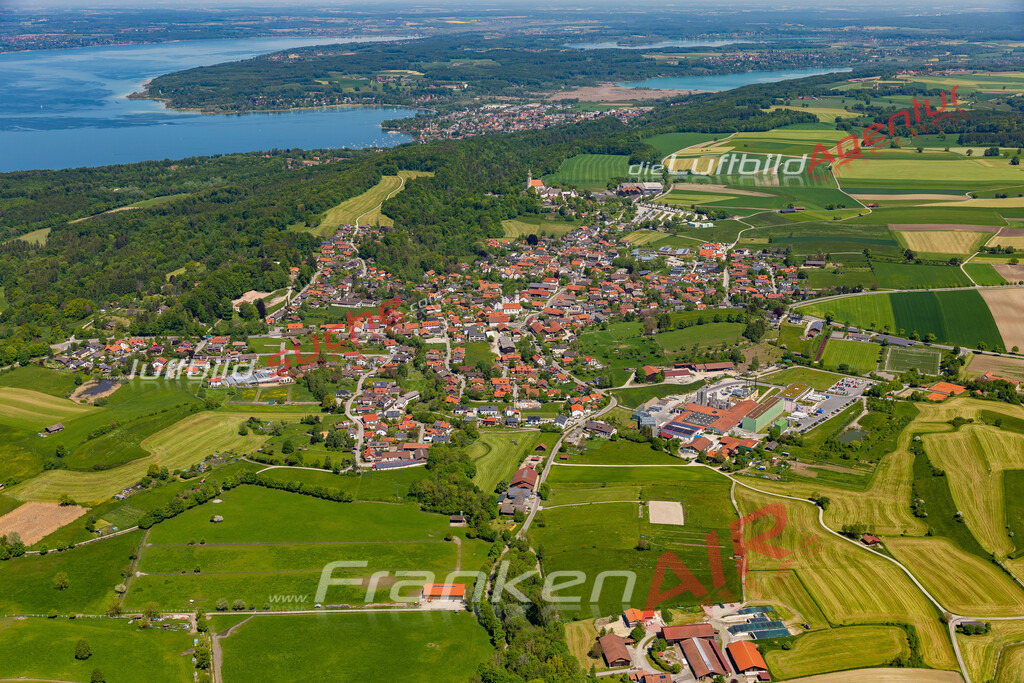 Aktuelles Luftbild von  Andechs - Die Luftaufnahme wurde 2021 mittels UL-Flugzeug erstellt ( keine Drohne ) - hochauflösende Kamera-Systeme von  Canon -Beste Qualität - Für grossformatige Ausdrucke geeignet. Die Geschenkidee !