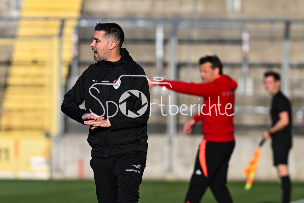 FC Bayern Amateure - Türkgücü München | Im Bild Alper KAYABUNAR Trainer Tuerkguecue Muenchen / Einzelfoto / Freisteller / Regionalliga Bayern: FC Bayern Muenchen II - Tuerkguecue Muenchen, Gruenwalder Stadion am 09.05.2025