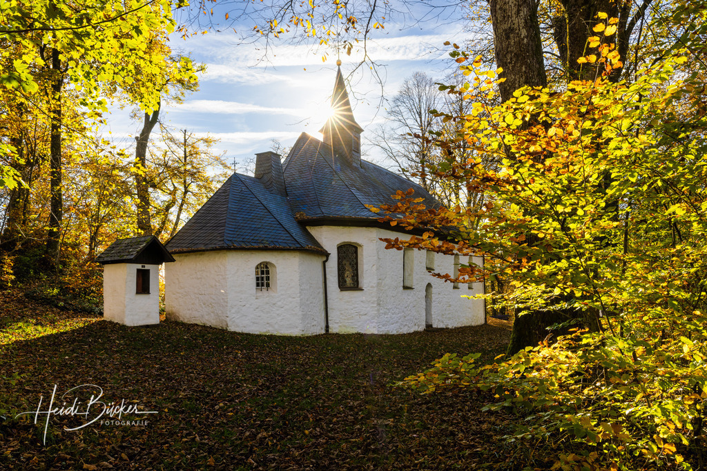 Marienkapelle auf dem Wilzenberg | Marienkapelle auf dem Wilzenberg im Herbst - Realisiert mit Pictrs.com