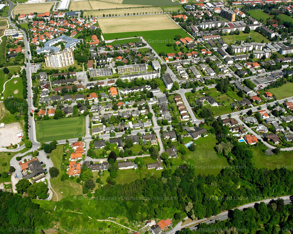 2600332 | BURGHAUSEN 09.06.2006 Wohngebiet einer Einfamilienhaus- Siedlung  in Burghausen im Bundesland Bayern, Deutschland // Single-family residential area of settlement  in Burghausen in the state Bavaria, Germany Foto: Gerhard Launer