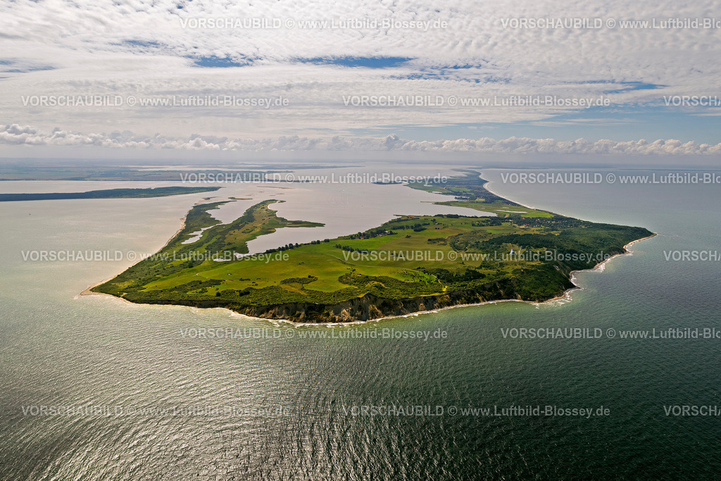 Hiddensee12081850 | Nordspitze der Insel Hiddensee mit dem Leuchtturm Dornbusch und der Ortschaft Kloster,  Insel Hiddensee, Ostseeinsel, Mecklenburg-Vorpommern, Deutschland, Europa