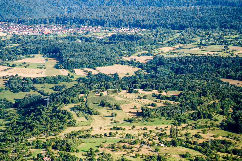 Streuobstwiesen zwischen Feldern und Wald | Luftbild: Streuobstwiesen zwischen Feldern und Wald im Ortsteil Weiler in Keltern im Bundesland Baden-Württemberg in Deutschland. Foto: IMG_12385.jpg vom 05.08.2008 durch Werner Riehm/FLY-FOTO.de - Realisiert mit Pictrs.com