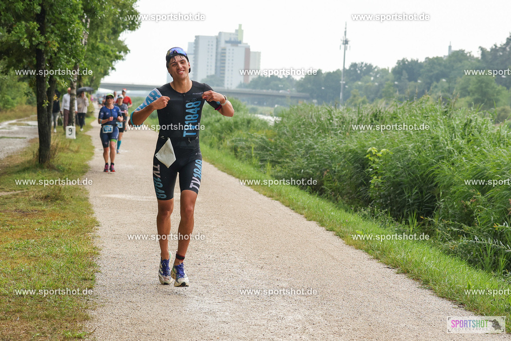 LUR_1542 | 34. M-net Erlanger Triathlon 2025 #erlangertriathlon  #mnettriathlon2025 #mnettriathlon #team #olympischedistanz #mitteldistanz #triathlon #maindonaukanal  #erlangertriathlon2025 #yourpictrs #tv1848 #tv1848erlangen  #triathlonbayern #sportinerlangen #demsportverbunden #sportshot_your_pictrs Copyright: www.sportshot.de