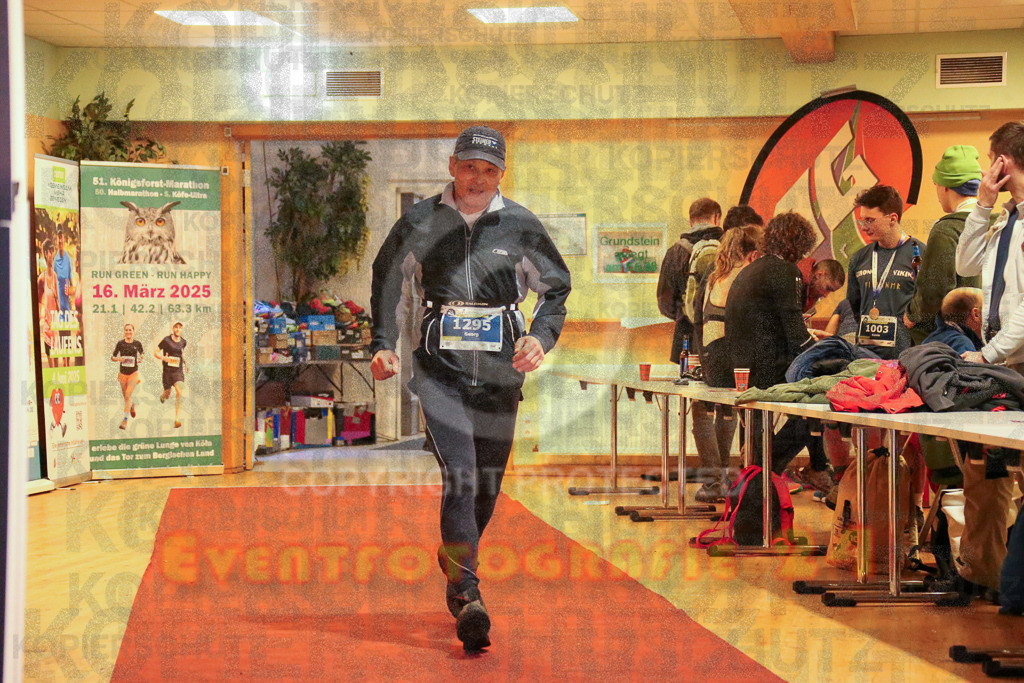 241208_1209_EX1_7381 | Sportfotografie im Rhein-Sieg Kreis, Köln, Bonn, NRW, Rheinland Pfalz, Hessen, etc. Unser Tätigkeitsfeld umfasst den Laufsport vom Volkslauf über den Marathon, Duathlon, Triathon bis zum Ultralauf wie Kölnpfad Ultra oder Schindertrail.