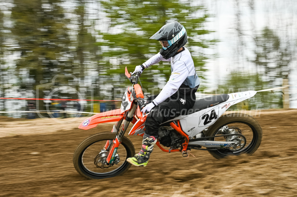 Motocross Schlatt bei Winterthur - 30. April 2023 | #24 Sudan Loane aus Broc (CH) auf KTM in der Kategorie Swiss MX Women Cup am Motocross Schlatt bei Winterthur, 30. April 2023. 
Instagram: @mx_schlatt | @mc_wila | @sam_schweiz
Bild: Sportfotografie Markus Aeschimann | www.markus-aeschimann.ch - Realisiert mit Pictrs.com